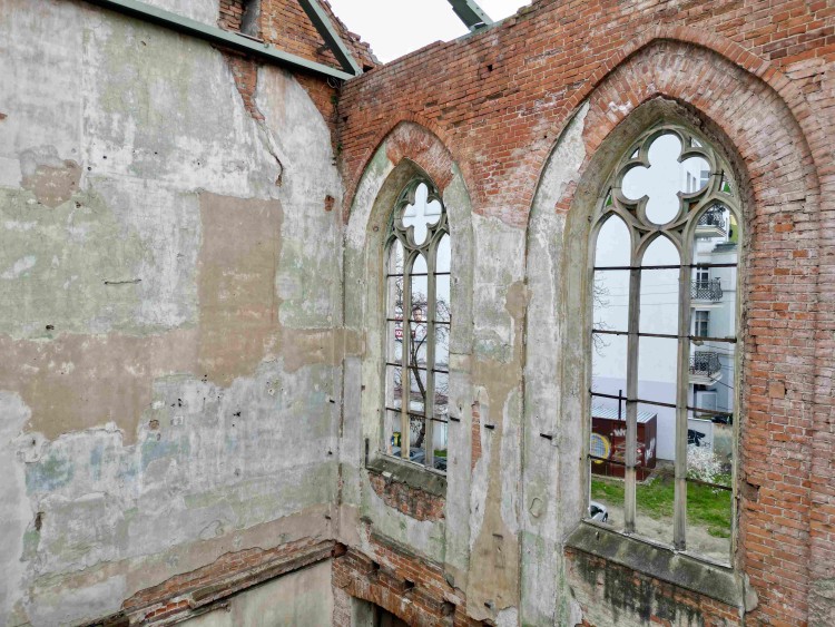 Piękny, zabytkowy kościół w centrum Wrocławia w ruinie. Zaglądamy do środka, Jakub Jurek