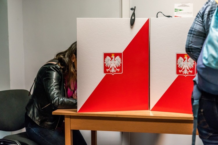 Wyniki drugiej tury wyborów wokół Wrocławia - miasta i gminy, Adobe Stock