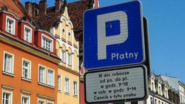 Nowe miejsca parkingowe na pl. Solidarności