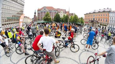 Stu rowerzystów przejedzie przez Wrocław (UTRUDNIENIA DLA KIEROWCÓW)