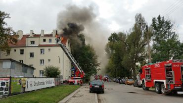 Pożar w mieszkaniu na Tarnogaju (ZOBACZ ZDJĘCIA)