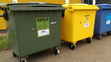 Wrocław: od stycznia wszystkie odpady szklane wyrzucamy do jednego pojemnika [ZMIANA ZASAD SEGREGACJI]