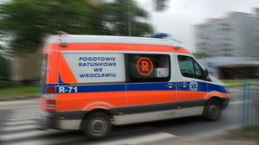 Wrocław: 47-latek zdewastował ambulans. Policja zatrzymała go na lotnisku
