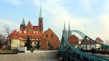 Wrocławski ksiądz zgwałcił kleryka? Duchowny oskarża przed kamerą