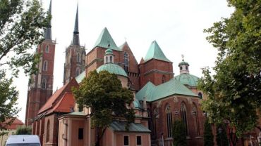 Wrocław: kuria zabrała głos w sprawie zarzutów ks. Kosendiaka