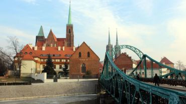 Wrocław: kuria zawiesiła księdza, który miał zostać zgwałcony
