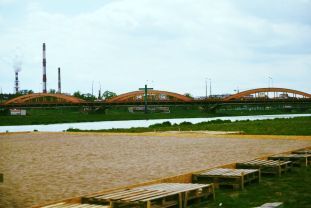 Przy moście Trzebnickim powstają dwie nowe plaże miejskie [ZDJĘCIA]