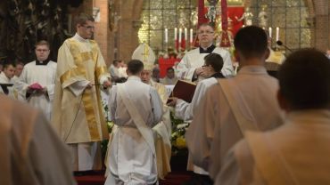 We wrocławskiej katedrze wyświęcono 15 nowych księży [ZDJĘCIA]