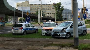 Plac Społeczny: taksówka zderzyła się z hondą