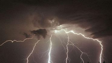 IMG ostrzega: możliwe burze z gradem i huraganowymi porywami wiatru