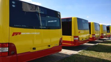Nowe autobusy MAN i używane Solarisy lada dzień wyjadą na ulice. Które linie obsłużą? [ZDJĘCIA]