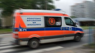 Potrącenie pieszej na Psim Polu. 69-latka trafiła do szpitala