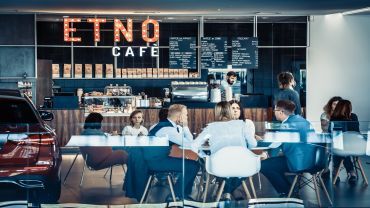 Wrocław: pierwsza w Polsce kawiarnia w salonie samochodowym już czynna