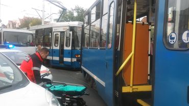 Zderzenie tramwajów w centrum Wrocławia. Są ranni [ZDJĘCIA]