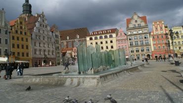 Piątek we Wrocławiu: przerwy w dostawach prądu, kontrole biletów i straży miejskiej [LISTA]