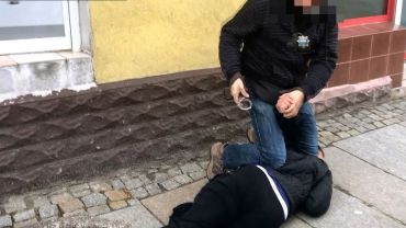 25-letni oszust z Internetu wpadł w ręce wrocławskich policjantów [ZDJĘCIA]
