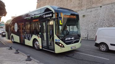Kolejny hybrydowy autobus z wrocławskiej fabryki jedzie za granicę