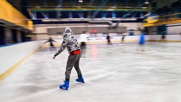 Sezon na łyżwy otwarty! Wrocławianie korzystają już z lodowisk [ZDJĘCIA]