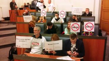 Sejmik przyjął uchwałę antysmogową dla Wrocławia. Będzie zakaz palenia węglem i drewnem