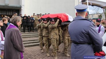 Tłumy na pogrzebie policjanta, który zginął w strzelaninie pod Wrocławiem [ZDJĘCIA]