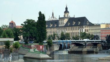 Wrocław: miasto ciągle szuka firmy, która przełoży rury z mostu Pomorskiego
