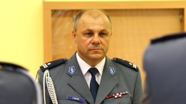 Były komendant wrocławskiej policji wciąż jest funkcjonariuszem i pobiera wynagrodzenie