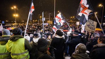Kolejna pikieta proaborcyjna we Wrocławiu. „Czarny Protest” odwiedził cztery biura poselskie [DUŻO ZDJĘĆ]