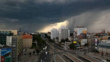 Orkan Friederike we Wrocławiu. Wieczorem i w nocy będzie mocno wiało