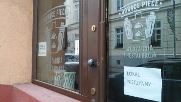 Restauracja przy ul. Włodkowica zamknięta. Lokal do wynajęcia [ZDJĘCIA]