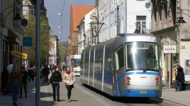 Zepsuty tramwaj blokuje torowisko na Szewskiej