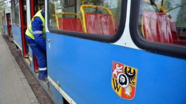 Wrocław: awaria tramwaju na skrzyżowaniu Piastowskiej i Sienkiewicza [UTRUDNIENIA]