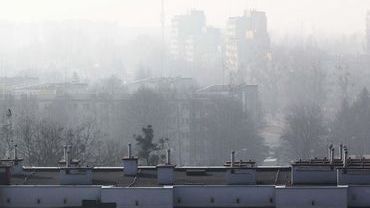 Smog nad Wrocławiem. Jakość powietrza bardzo zła, normy przekroczone kilkukrotnie [ZDJĘCIA]