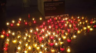Wrocławska lewica jednak zapaliła 187 świeczek dla ofiar Żołnierzy Wyklętych [ZDJĘCIA]