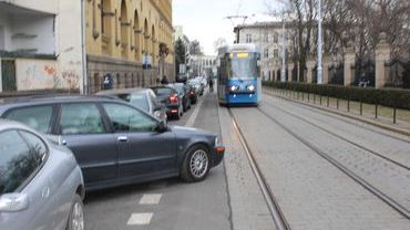 Bezmyślny kierowca zablokował ruch tramwajów [ZDJĘCIA]