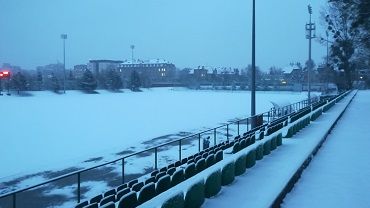Wrocławskie boiska ze sztuczną murawą zamknięte z powodu... śniegu. Mecz Ślęzy pod znakiem zapytania
