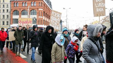 Przez Wrocław przeszła manifestacja antyrasistów. „Polska biała tylko zimą” [ZDJĘCIA]