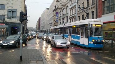 Awaria tramwaju przy Rynku. Objazdy dla siedmiu linii