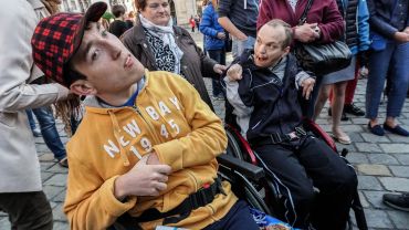 Wrocławianie wsparli protest rodziców osób niepełnosprawnych [ZDJĘCIA]