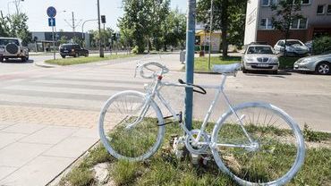 Na Ślężnej pojawił się rower upamiętniający śmiertelnie potrąconą rowerzystkę [ZDJĘCIA]