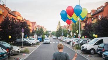 Mnóstwo balonów z helem na wrocławskich osiedlach [ZDJĘCIA]