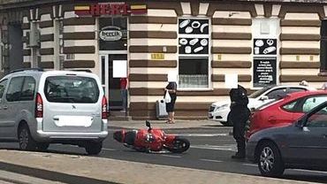 Na Grabiszyńskiej motocykl zderzył się z samochodem. Motocyklista został ranny