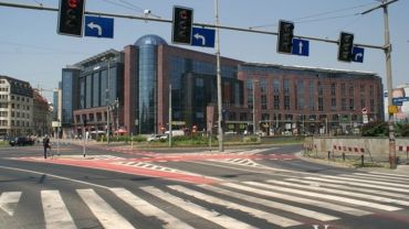Wrocław: ciemnoskóra Kubanka opluta w przejściu przy Galerii Dominikańskiej. Sąd wydał wyrok