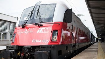 Biało-czerwone lokomotywy na stulecie odzyskania niepodległości. Obsłużą połączenie z Wrocławia do Przemyśla