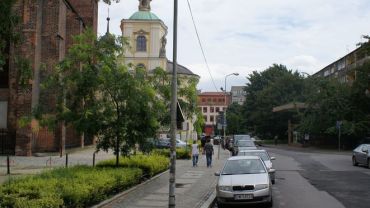 Budowlańcy stawiają żurawia. Na 3 dni zamkną skrzyżowanie w centrum Wrocławia