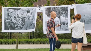 Zdjęcia Plewińskiego zawisły na placu Wolności