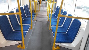 Siedzenia w wybranych tramwajach przeszły renowację [ZOBACZ]