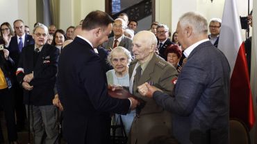 Prezydent Duda we Wrocławiu. Wręczył obywatelstwo żołnierzowi urodzonemu pod Wołkowyskiem [ZDJĘCIA]