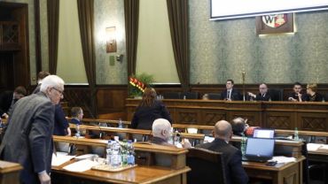 Wrocławska rada miejska jednogłośnie potępia przemoc, agresję i mowę nienawiści