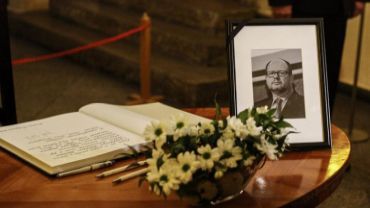 Rafał Dutkiewicz niósł trumnę podczas uroczystości pożegnania prezydenta Gdańska