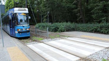 Zepsuty tramwaj blokuje przejazd przez Różyckiego